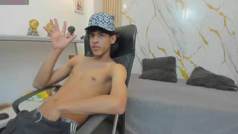Snapshot of zayn_fox32 chatting on 04/30/26, 07:31 Zayn online show from 04/30/26, 07:31