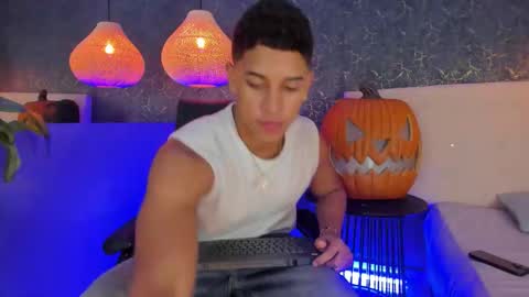 Snapshot of zayne_cross chatting on 10/21/25, 05:30 Zayn Cross online show from 10/21/25, 05:30