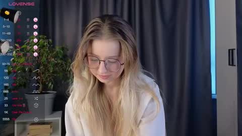 Avi online show from 09/26/25, 01:15