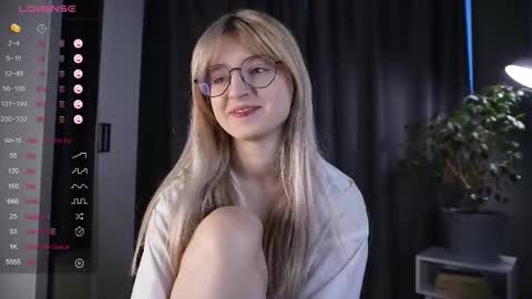 Avi online show from 10/21/25, 01:34