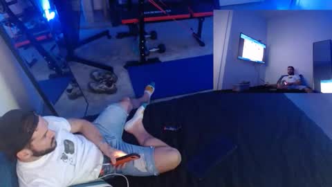 Snapshot of zen_dick_pix chatting on 12/15/25, 01:10 zen_dick_pix online show from 12/15/25, 01:10