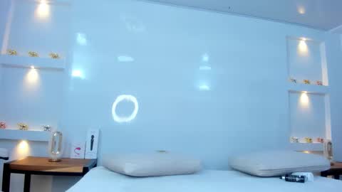 Zenda Evans online show from 10/29/25, 04:15