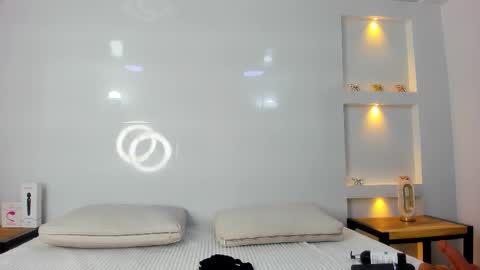 Zenda Evans online show from 12/04/25, 04:11