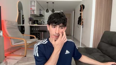 Zenn online show from 10/31/25, 02:07