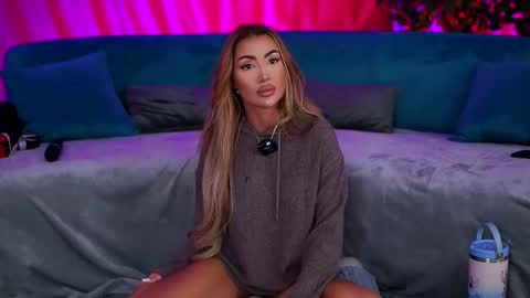 Zenyda online show from 10/04/25, 11:41