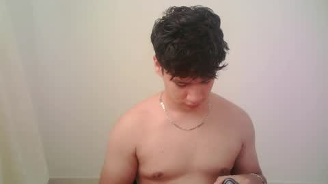 Snapshot of zeus_183 chatting on 05/06/26, 03:17 zeus_183 online show from 05/06/26, 03:17