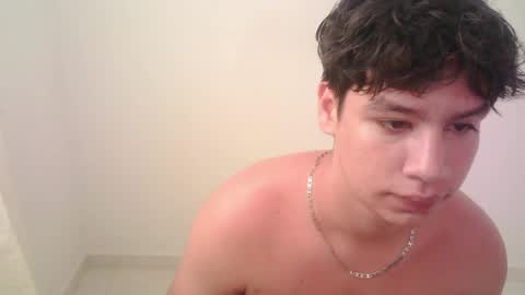 Snapshot of zeus_183 chatting on 05/11/26, 04:04 zeus_183 online show from 05/11/26, 04:04