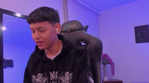 zeus_blaze online show from 09/18/25, 04:03