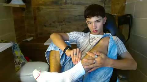 Snapshot of zeus_pire chatting on 06/13/26, 09:13 Z E U S online show from 06/13/26, 09:13
