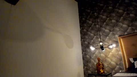 Snapshot of zeusjeff chatting on 12/01/24, 05:57 zeus online show from 12/01/24, 05:57