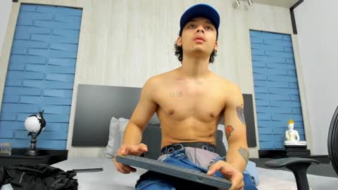 Snapshot of zeusjeff chatting on 12/03/24, 03:22 zeus online show from 12/03/24, 03:22