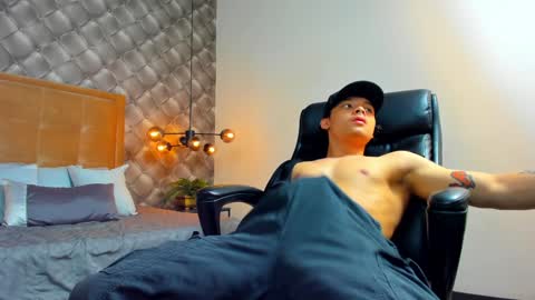 Snapshot of zeusjeff chatting on 12/10/24, 06:38 zeus online show from 12/10/24, 06:38