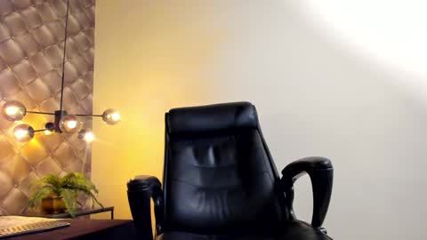 Snapshot of zeusjeff chatting on 12/29/24, 10:14 zeus online show from 12/29/24, 10:14