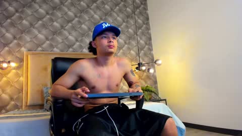 Snapshot of zeusjeff chatting on 01/03/25, 12:22 zeus online show from 01/03/25, 12:22