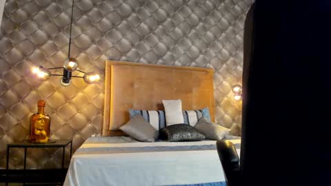 Snapshot of zeusjeff chatting on 01/04/25, 07:34 zeus online show from 01/04/25, 07:34