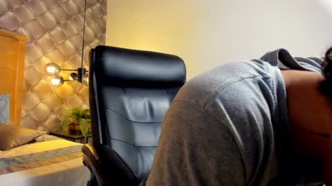 Snapshot of zeusjeff chatting on 01/07/25, 08:24 zeus online show from 01/07/25, 08:24