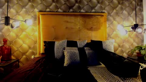 Snapshot of zeusjeff chatting on 01/18/25, 12:04 zeus online show from 01/18/25, 12:04