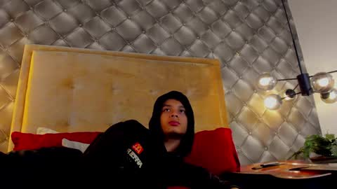 Snapshot of zeusjeff chatting on 01/28/25, 02:53 zeus online show from 01/28/25, 02:53