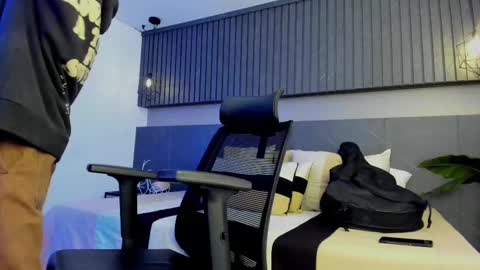 Snapshot of zeusjeff chatting on 02/12/25, 03:29 zeus online show from 02/12/25, 03:29