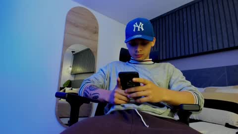 Snapshot of zeusjeff chatting on 02/13/25, 04:32 zeus online show from 02/13/25, 04:32