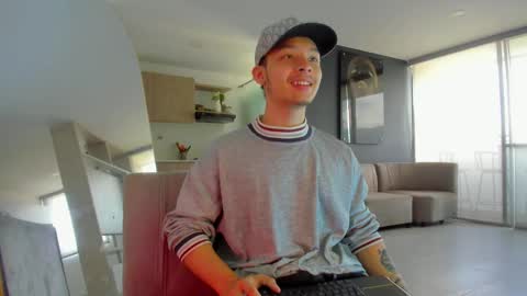 Snapshot of zeusjeff chatting on 09/15/25, 04:29 zeus online show from 09/15/25, 04:29