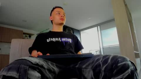 Snapshot of zeusjeff chatting on 11/03/25, 08:10 zeus online show from 11/03/25, 08:10