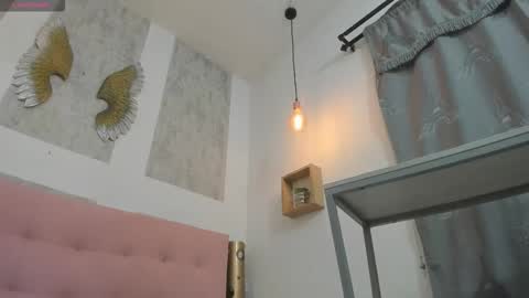 Snapshot of zhamira_21 chatting on 10/18/25, 10:43 ZHAMIRA ANDRES online show from 10/18/25, 10:43