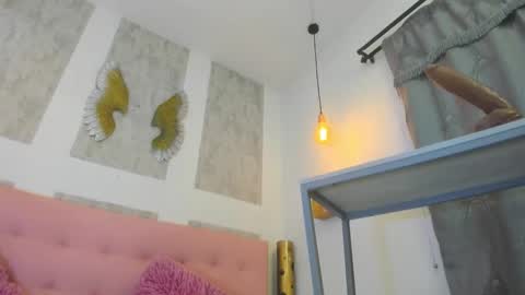 Snapshot of zhamira_21 chatting on 12/01/25, 08:36 ZHAMIRA ANDRES online show from 12/01/25, 08:36