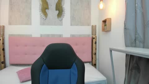 Snapshot of zhamira_21 chatting on 01/15/26, 07:28 ZHAMIRA ANDRES online show from 01/15/26, 07:28