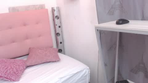 Snapshot of zhamira_21 chatting on 05/27/26, 02:08 ZHAMIRA ANDRES online show from 05/27/26, 02:08