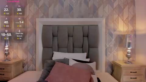 zharia_lux25 online show from 06/18/26, 11:36