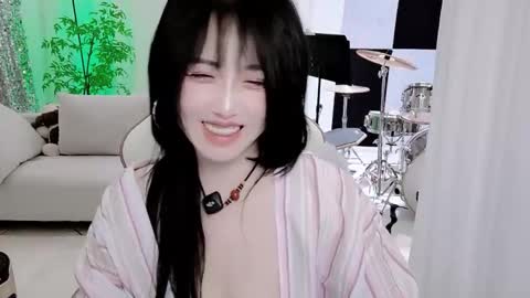 Snapshot of zhen0 chatting on 11/07/25, 04:29 zhen online show from 11/07/25, 04:29