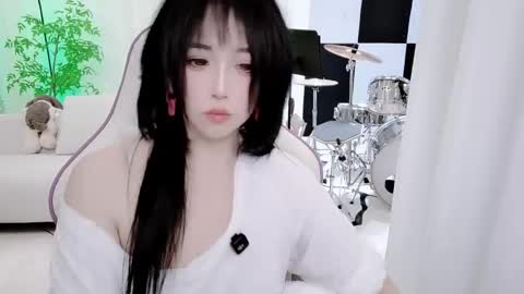 Snapshot of zhen0 chatting on 11/18/25, 03:49 zhen online show from 11/18/25, 03:49