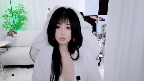 Snapshot of zhen0 chatting on 11/19/25, 12:27 zhen online show from 11/19/25, 12:27