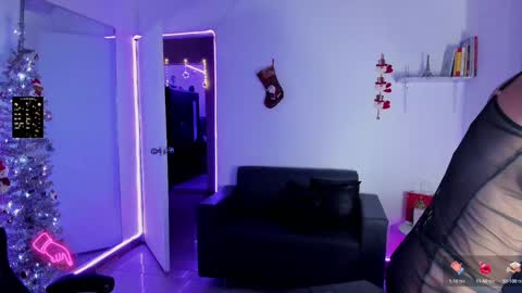 zhoestrong online show from 12/06/24, 03:19