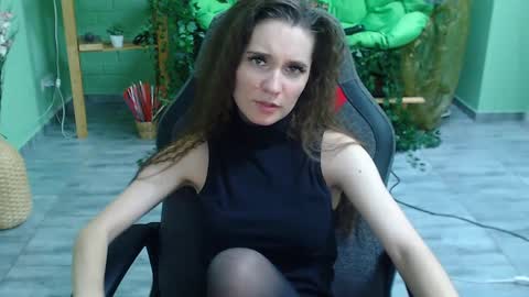 zianichols online show from 02/06/25, 11:04