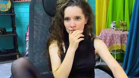 zianichols online show from 02/12/25, 03:16