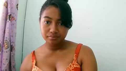 Snapshot of zina479102 chatting on 04/23/26, 12:40 elly online show from 04/23/26, 12:40