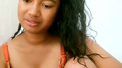 Snapshot of zina479102 chatting on 05/06/26, 05:57 elly online show from 05/06/26, 05:57
