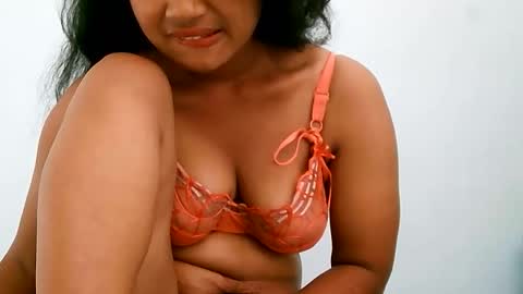 Snapshot of zina479102 chatting on 05/21/26, 05:14 elly online show from 05/21/26, 05:14