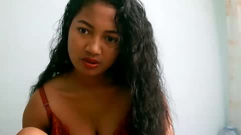 Snapshot of zina479102 chatting on 06/07/26, 05:11 elly online show from 06/07/26, 05:11