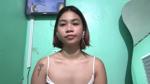 Snapshot of zinahiga chatting on 12/17/25, 02:12 Mia online show from 12/17/25, 02:12