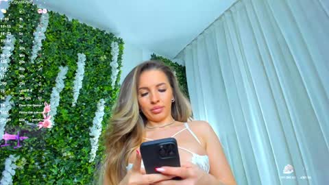 Snapshot of zinasquirts chatting on 01/12/25, 04:52 Galli online show from 01/12/25, 04:52