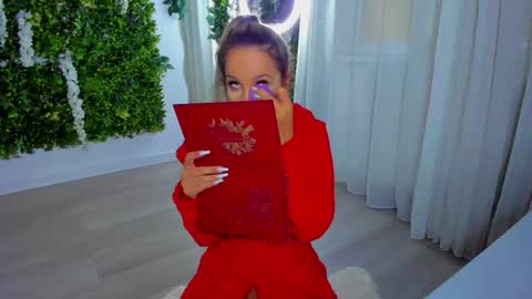 Snapshot of zinasquirts chatting on 09/19/25, 04:14 Galli online show from 09/19/25, 04:14