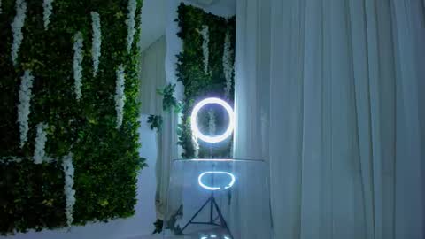 Snapshot of zinasquirts chatting on 09/24/25, 04:21 Galli online show from 09/24/25, 04:21