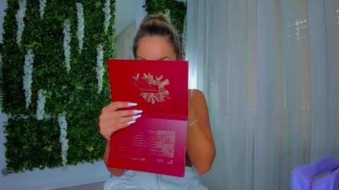 Snapshot of zinasquirts chatting on 09/28/25, 01:49 Galli online show from 09/28/25, 01:49