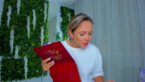 Snapshot of zinasquirts chatting on 10/03/25, 02:25 Galli online show from 10/03/25, 02:25