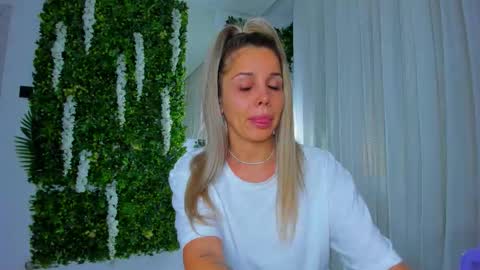 Snapshot of zinasquirts chatting on 10/06/25, 02:47 Galli online show from 10/06/25, 02:47