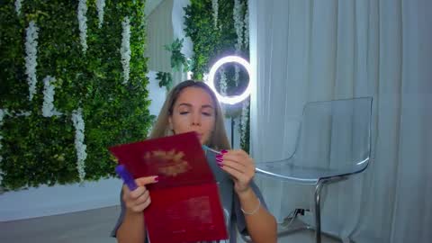 Snapshot of zinasquirts chatting on 10/24/25, 07:10 Galli online show from 10/24/25, 07:10