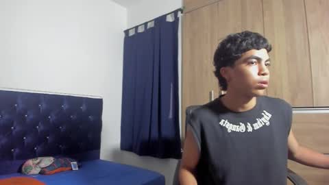 Snapshot of zinhuella420 chatting on 10/25/25, 08:03 zinhuella420 online show from 10/25/25, 08:03